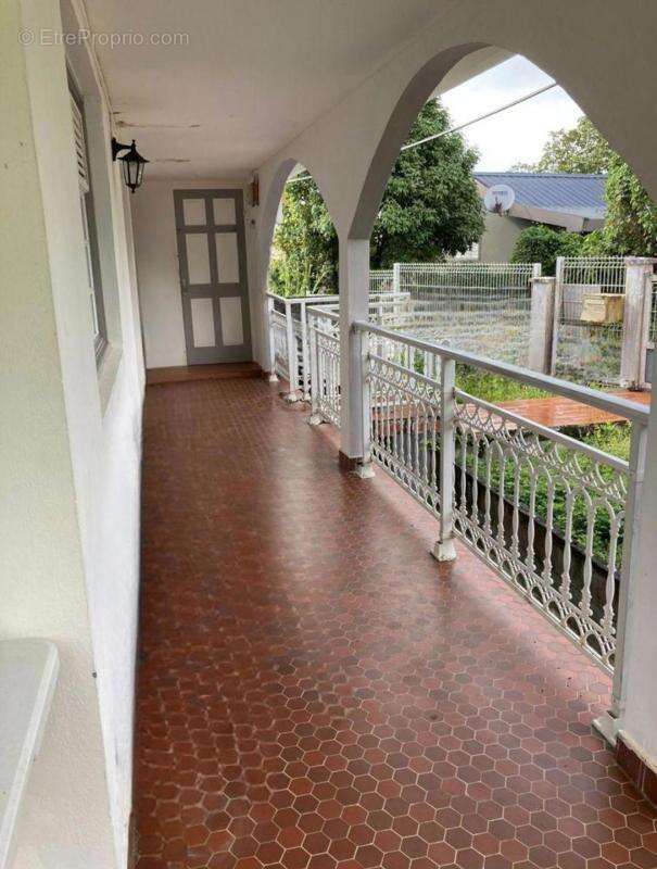 À vendre : Maison spacieuse de 187 m² à Morne Vert (97226) - Idéal pour le tourisme vert ! - photo 2