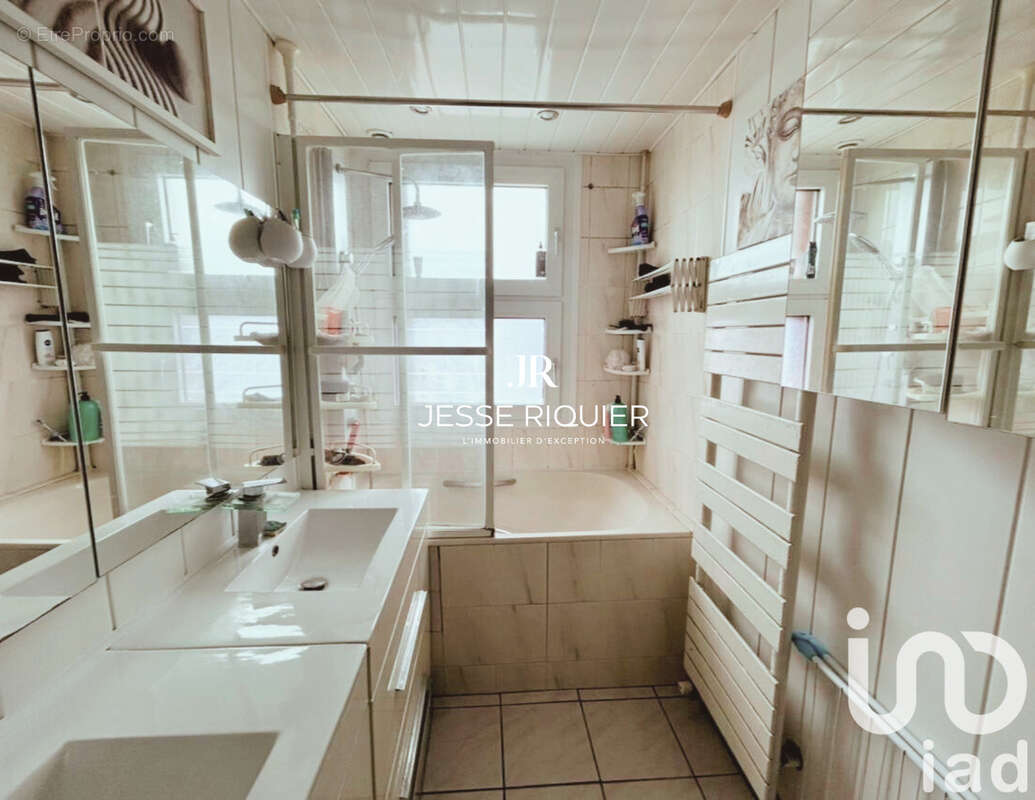 Photo 8 - Appartement à LE MESNIL-LE-ROI