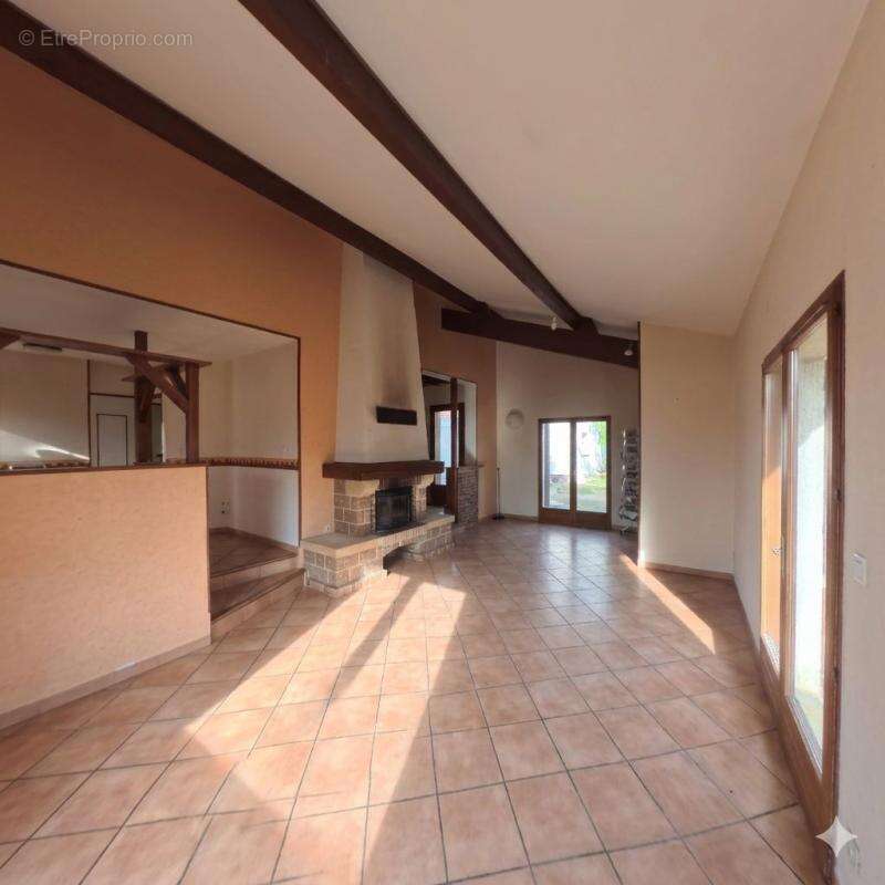 Maison à SAINT-ROMAIN-DE-JALIONAS