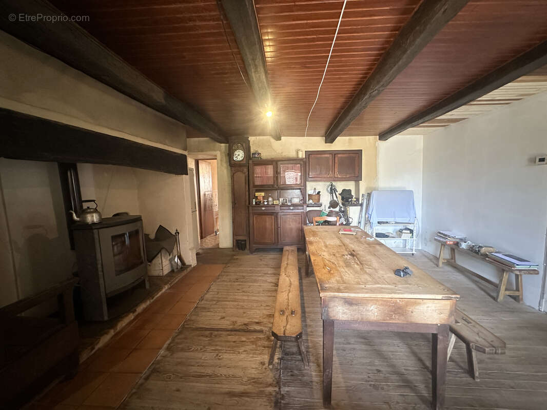 Maison en pierre avec dépendances - photo 3