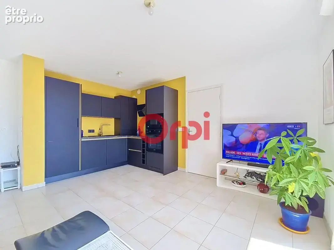 Appartement À Vendre T2 de 41 m² , ascenseur, terrasse et place privative sous-sol LA SEYNE SUR MER - photo 4