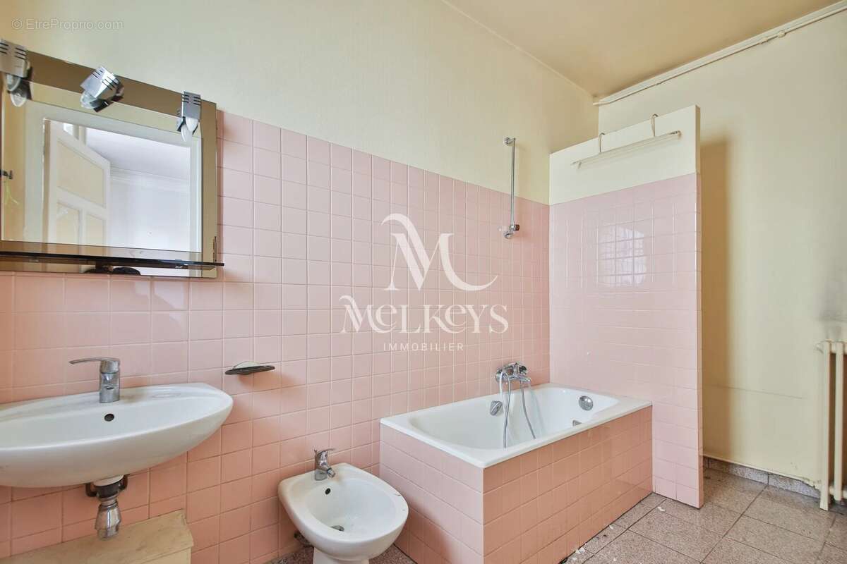 Appartement à PARIS-16E
