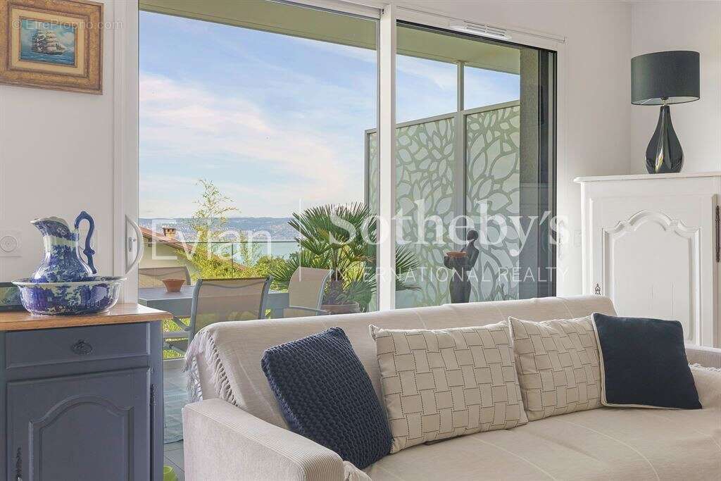 Evian les Bains, T4 dans une résidence très récente avec large balcon vue lac. - photo 9