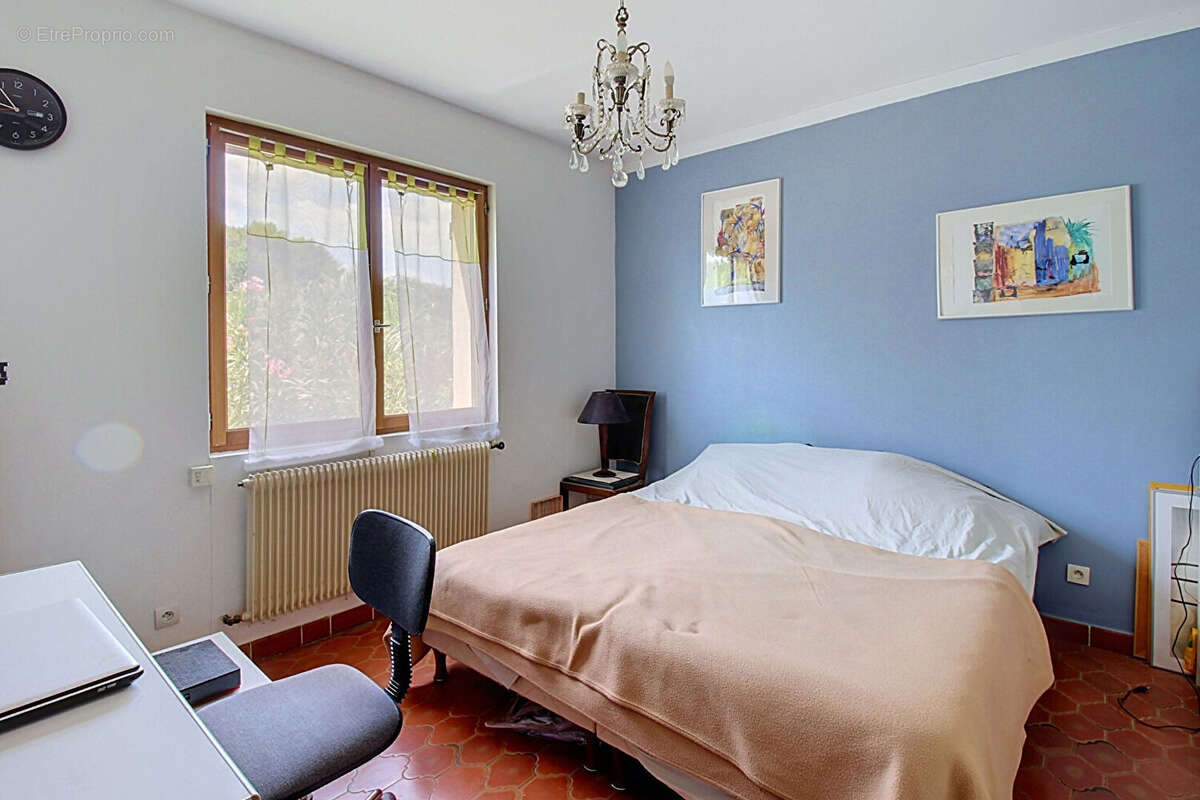 A VENDRE FLAYOSC Maison de plain-pied 100 m² Piscine Garage sur 2644 m² de terrain - photo 7