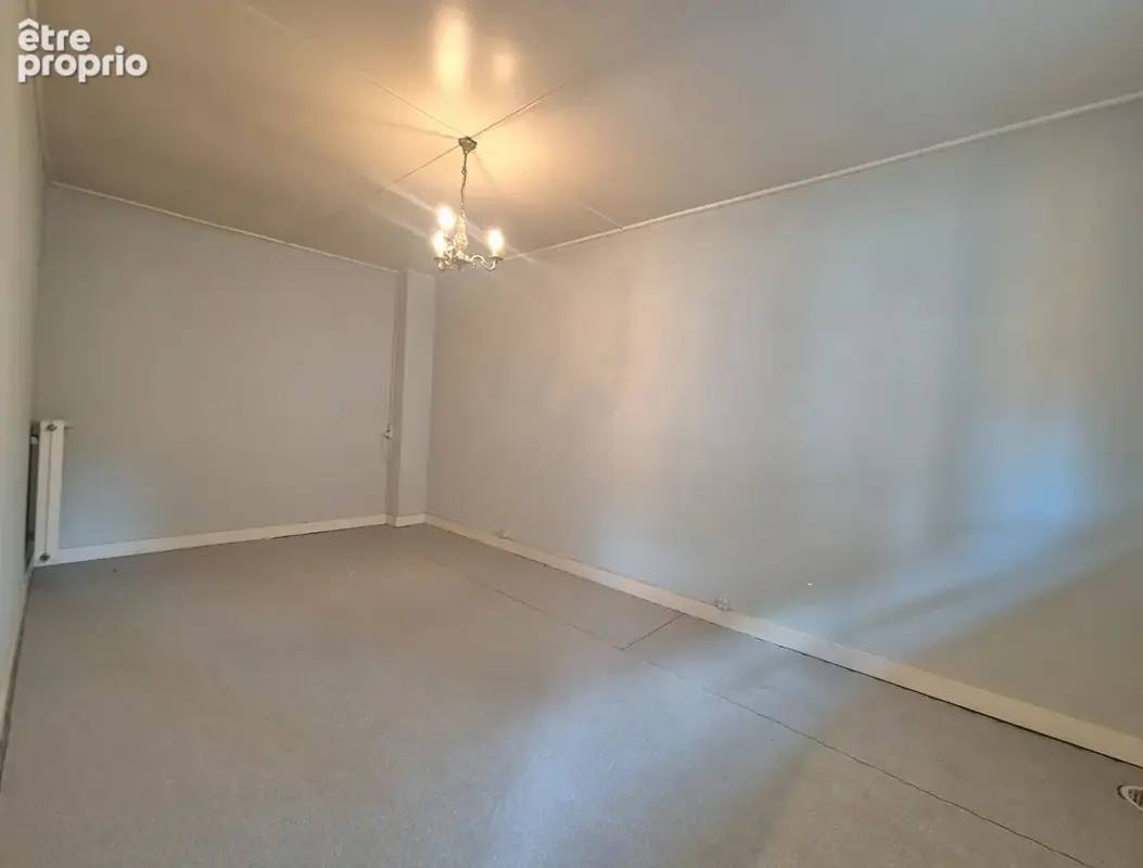 MIREFLEURS / Maison T5 de 115 M2, cour et nombreuses dépendances ! - photo 6