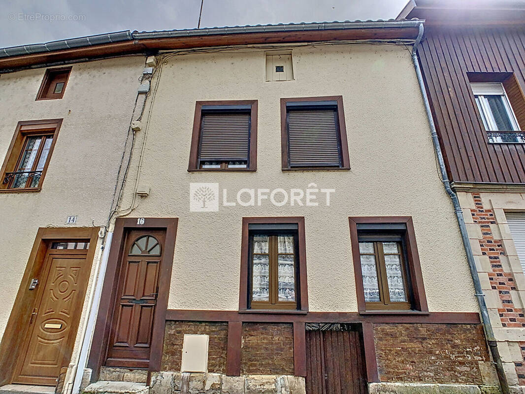 Maison à SAINTE-MENEHOULD