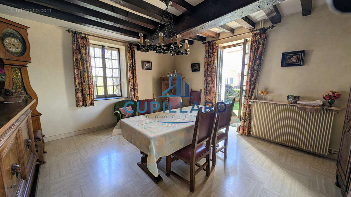 Maison à RENAISON