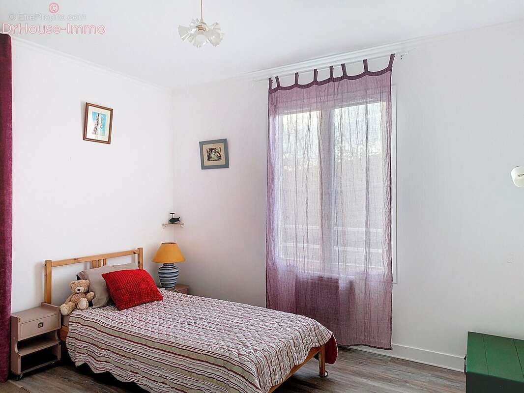 Maison 110 m² à Saint-Seurin-De-Cursac  - photo 32