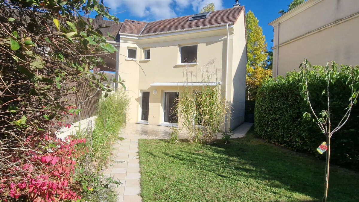 Maison à MAGNY-LES-HAMEAUX
