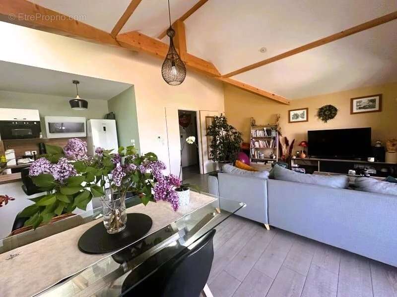 Appartement à GROISY