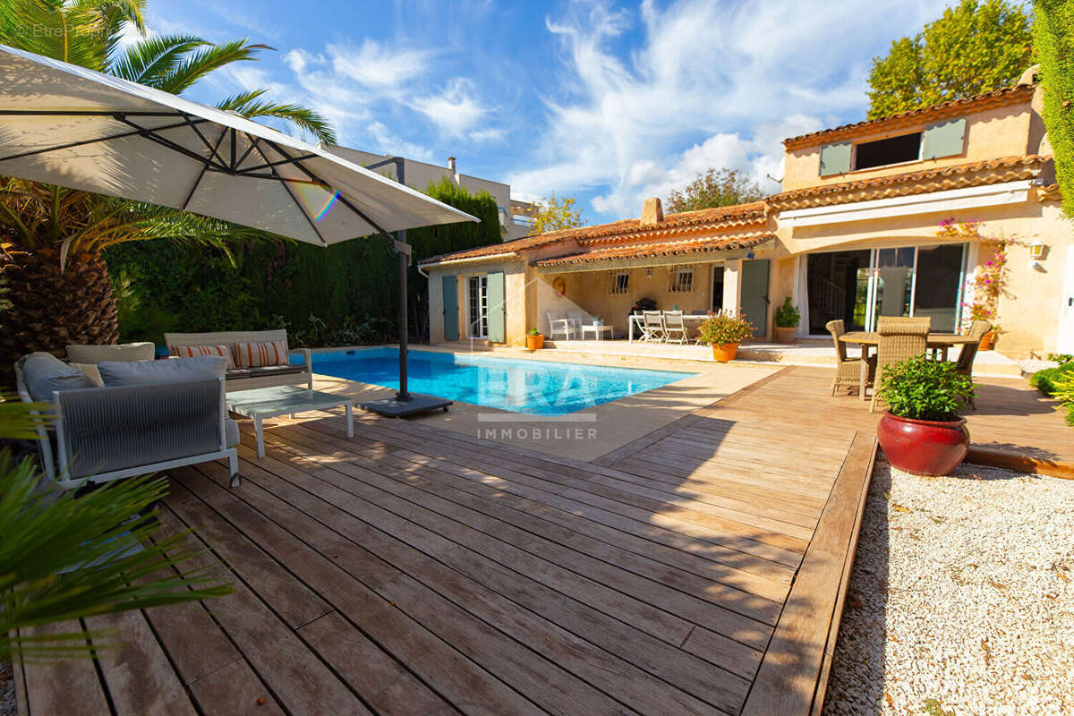 Maison à MANDELIEU-LA-NAPOULE