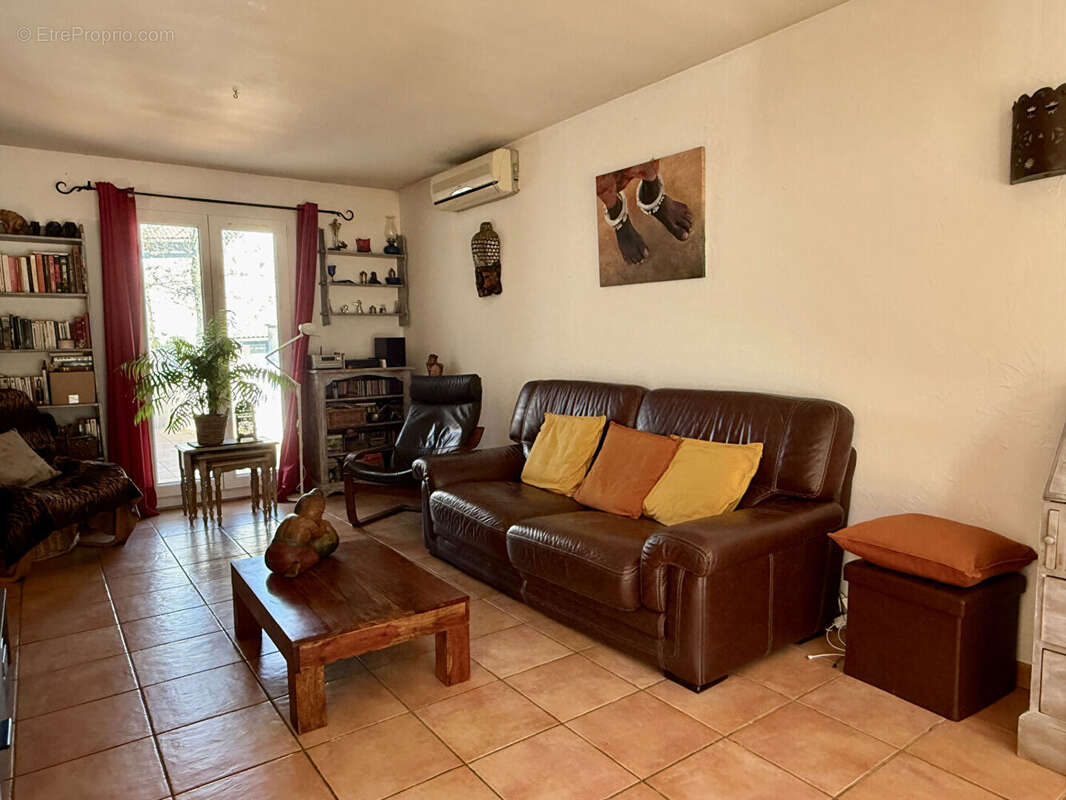 Maison à LA ROQUE-D'ANTHERON