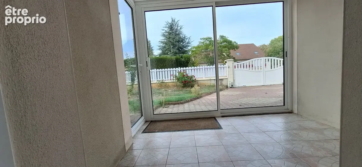 Maison 160m2, 3 chambres, 4/5 chambres possible, veranda,garage sur terrain arbore 755m2 - photo 3