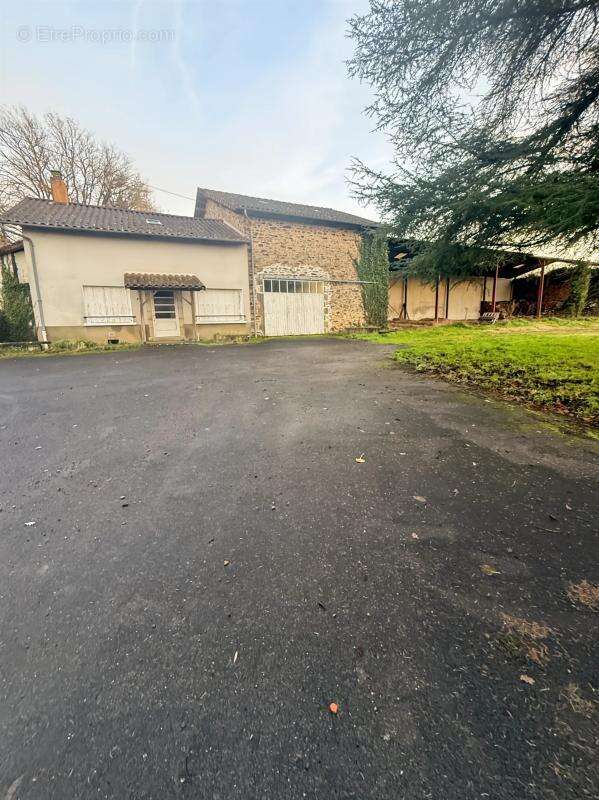 Maison à CHAMPAGNAC-LA-RIVIERE