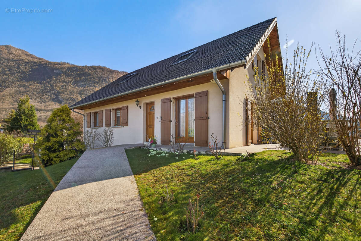Maison à CHALLES-LES-EAUX