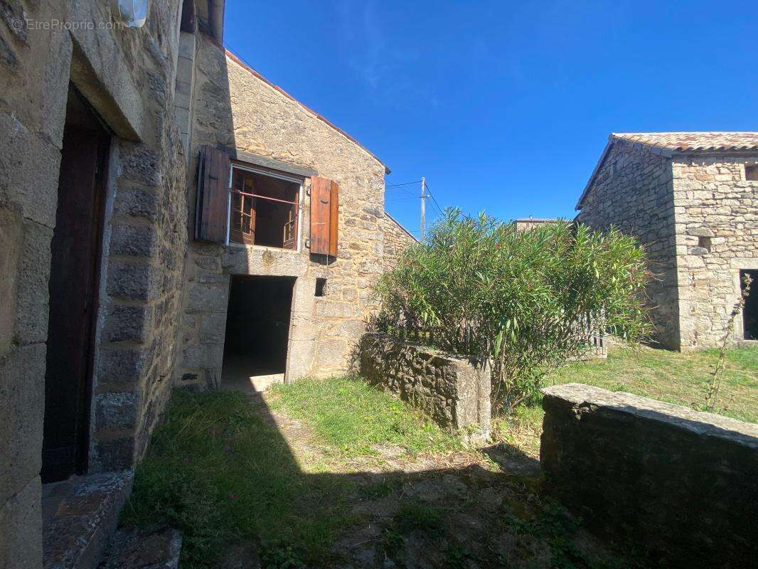 Maison à LABLACHERE