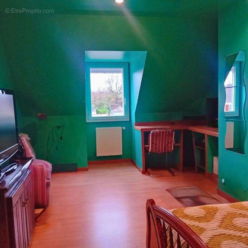 Maison à LES ECRENNES