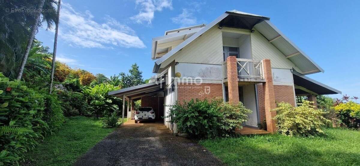 Maison à REMIRE-MONTJOLY