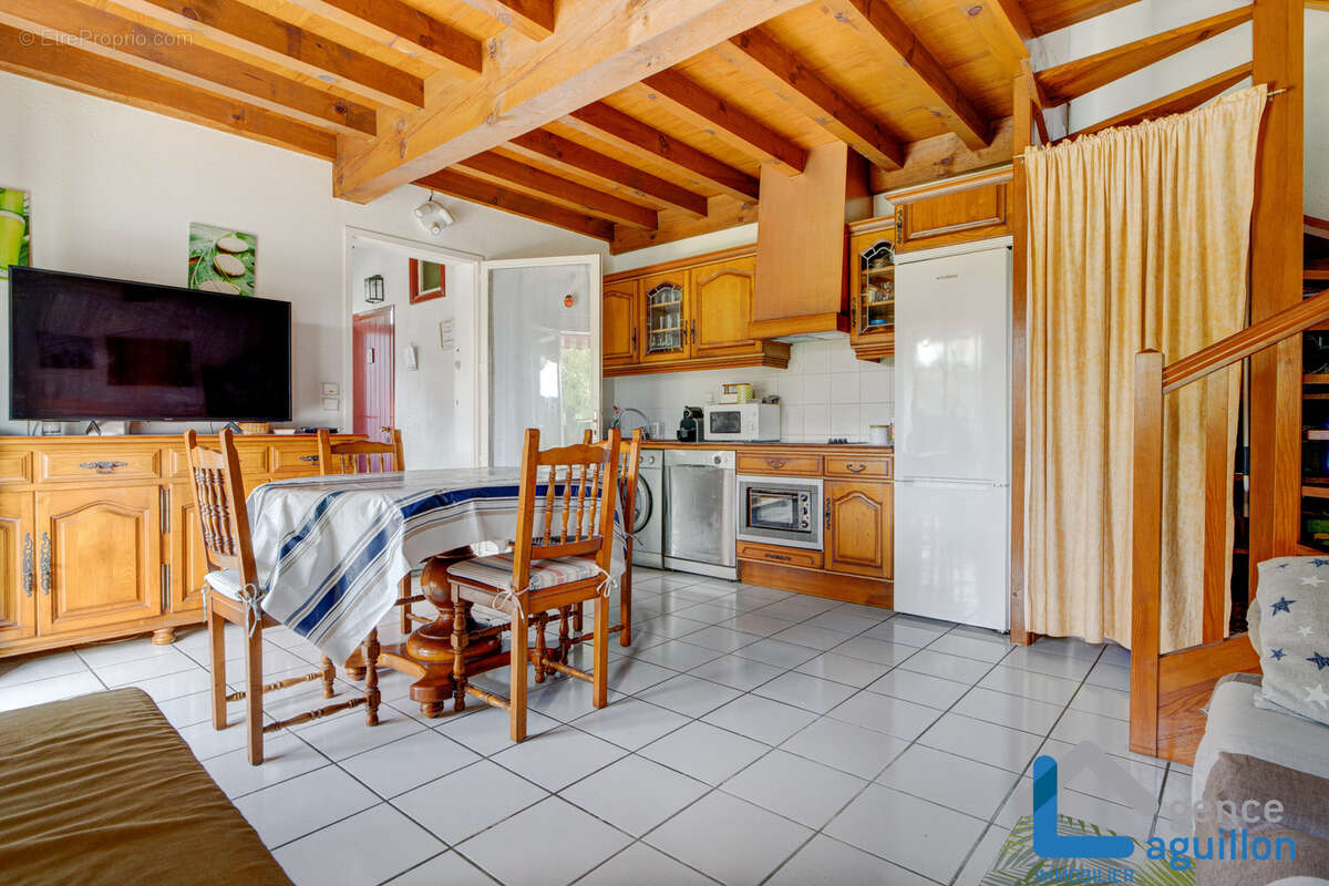 Maison 3 pieces en copropriete sur 3 niveaux avec terrasse, jardin et parking - photo 8