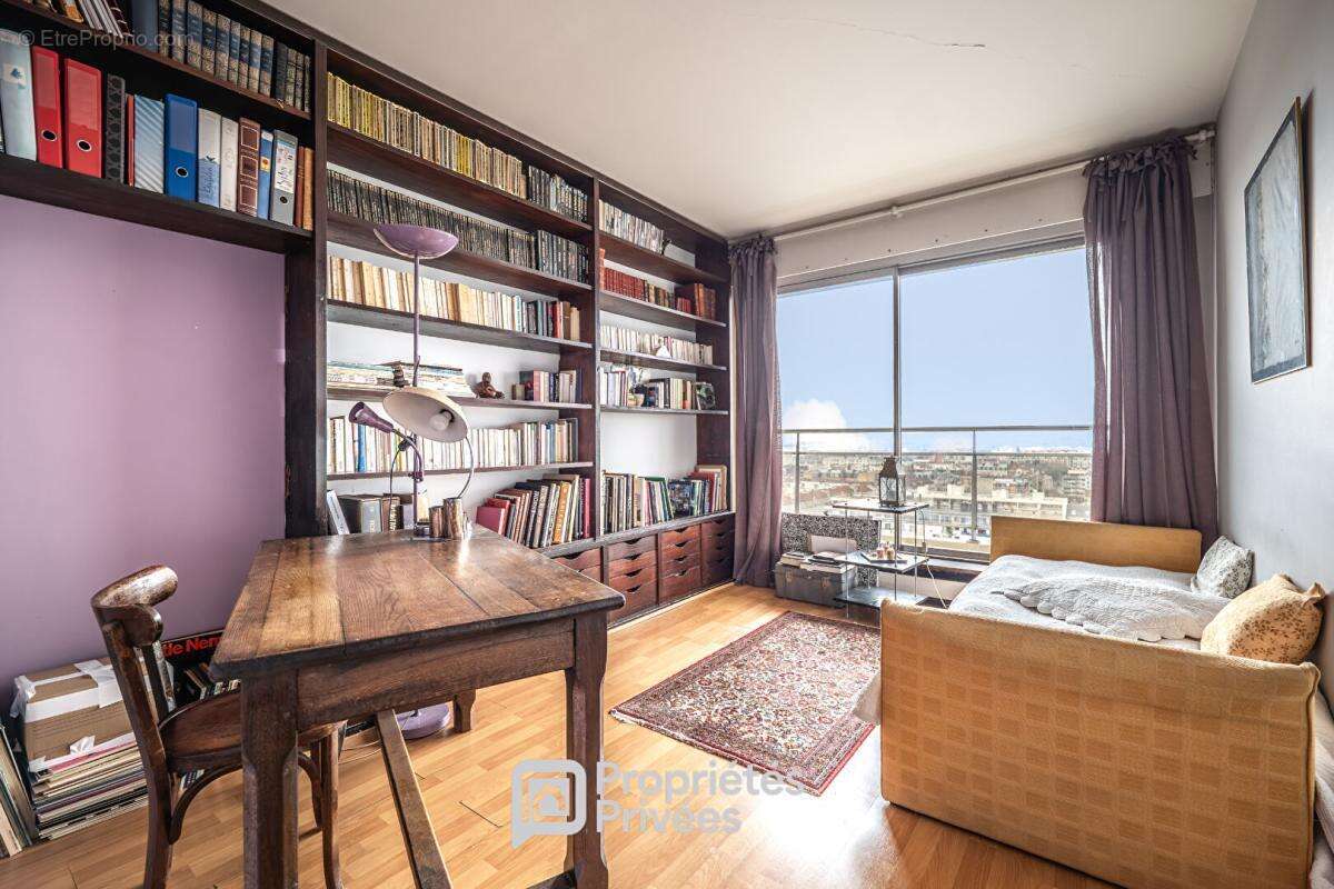 Appartement à COURBEVOIE