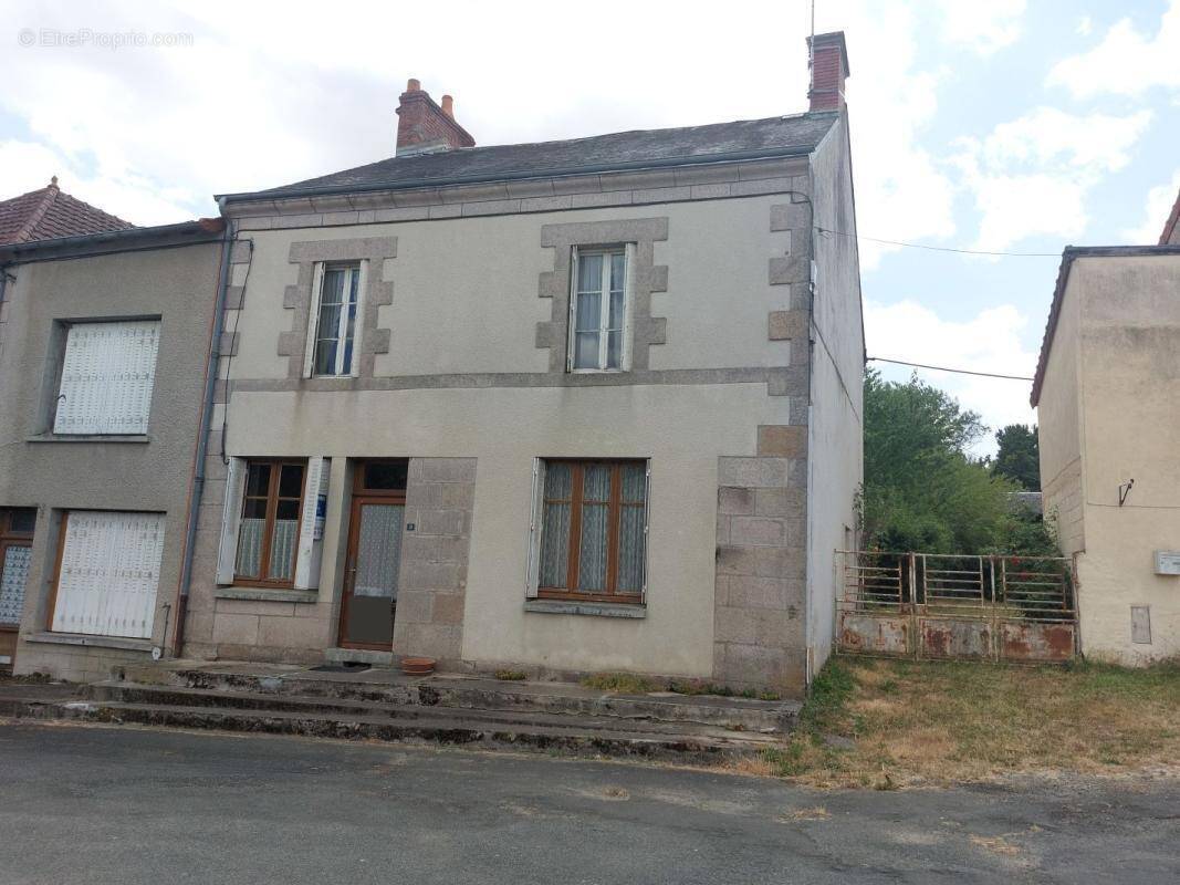 Maison à CLUGNAT