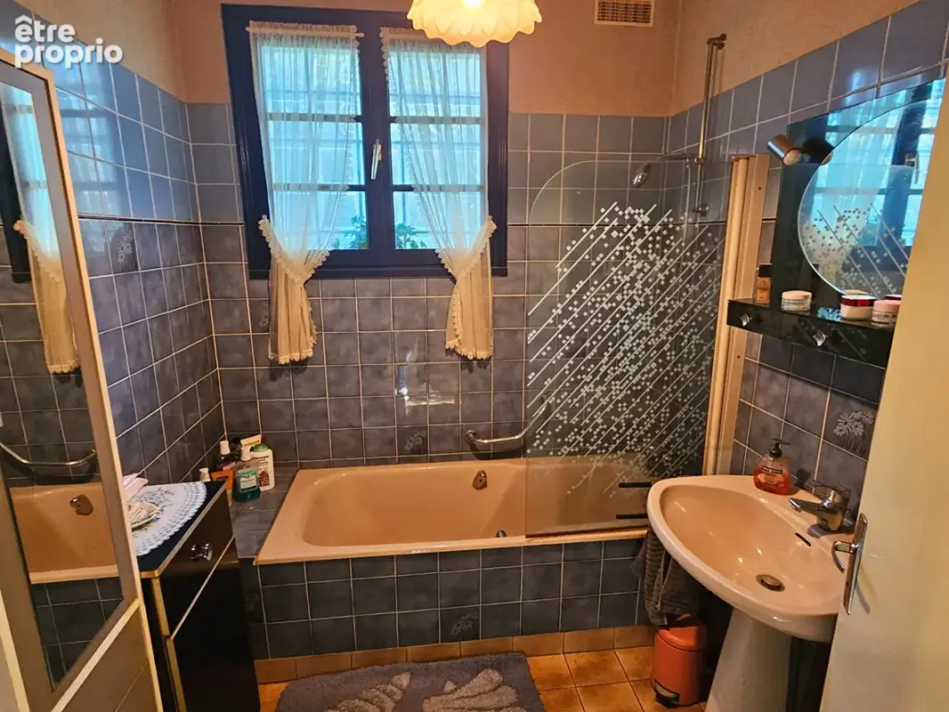 À VENDRE -Maison familiale de type 6 avec grand terrain clôturé, à moins de 10 minutes de Figeac - photo 7