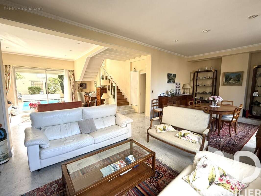 Photo 2 - Maison à COMPIEGNE