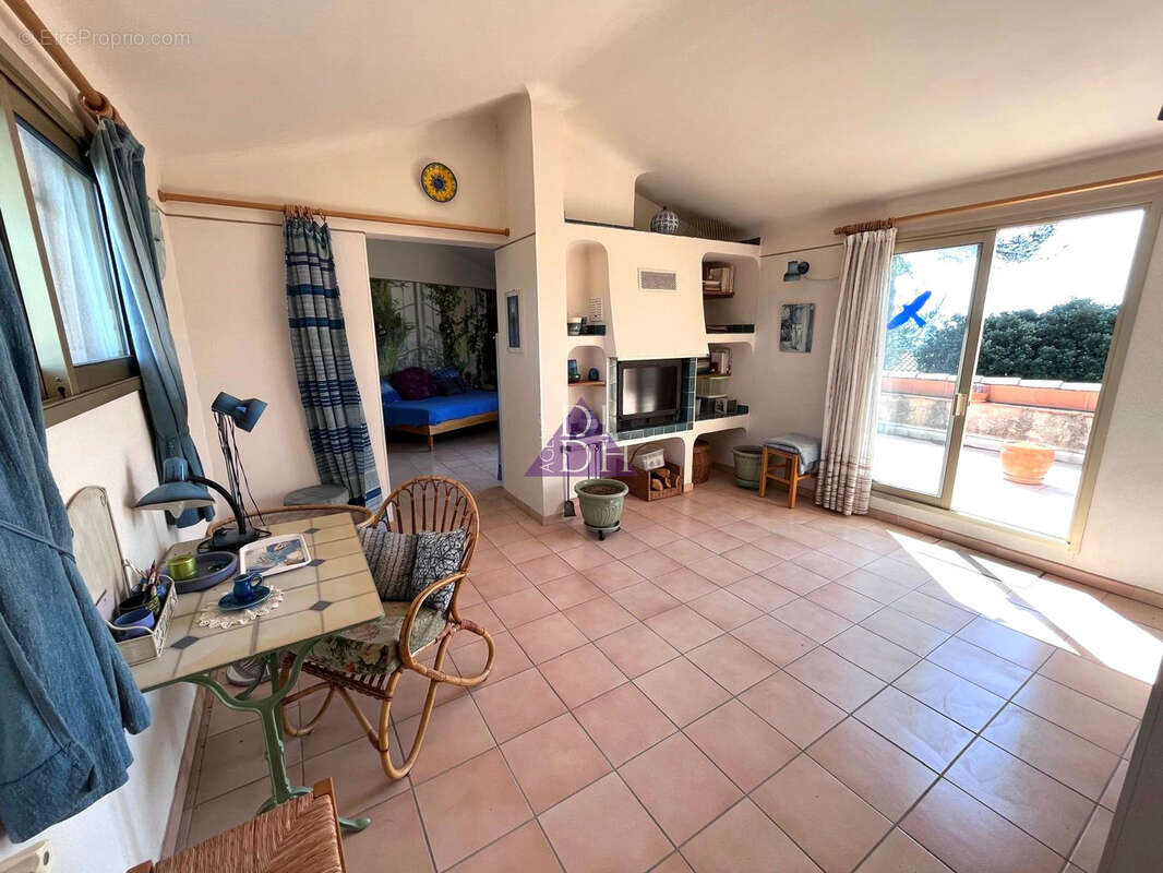 Maison familiale avec  vue mer de l'étage et à 7 minutes de la plage de l'Almanarre et de la gare - photo 11