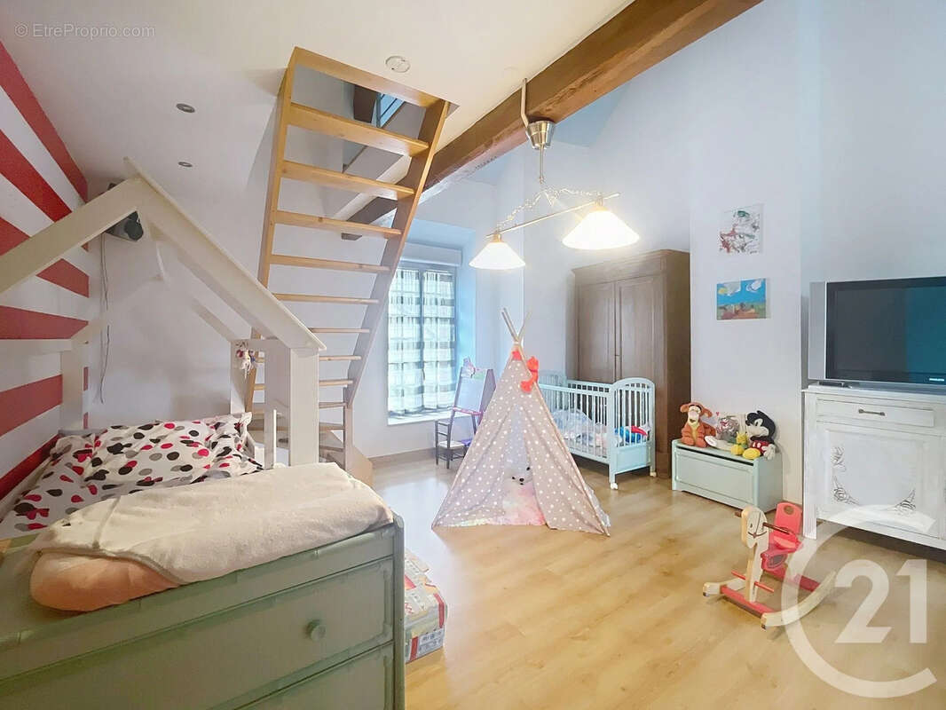 Maison 436 m² à Cuis  - photo 7