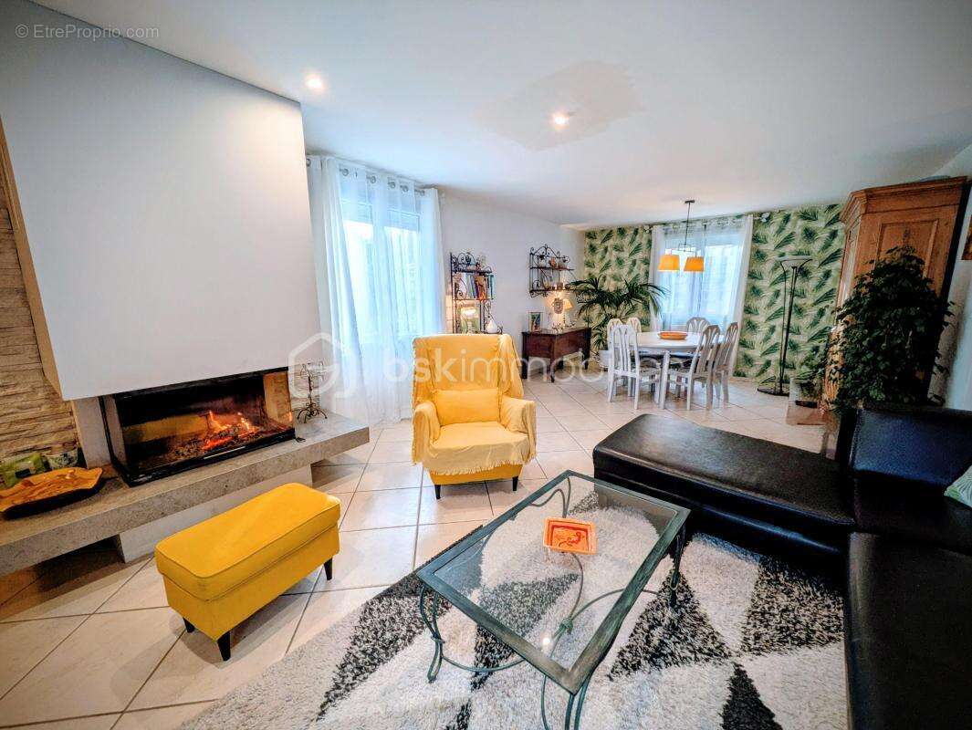 Maison à CHARMES-SUR-RHONE