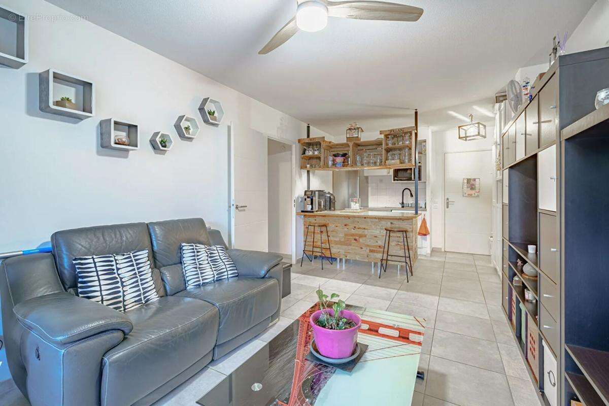 Appartement Le Castellet 2 pièce(s)  en rez de jardin 41.85 m2 avec parking en sous sol - photo 3