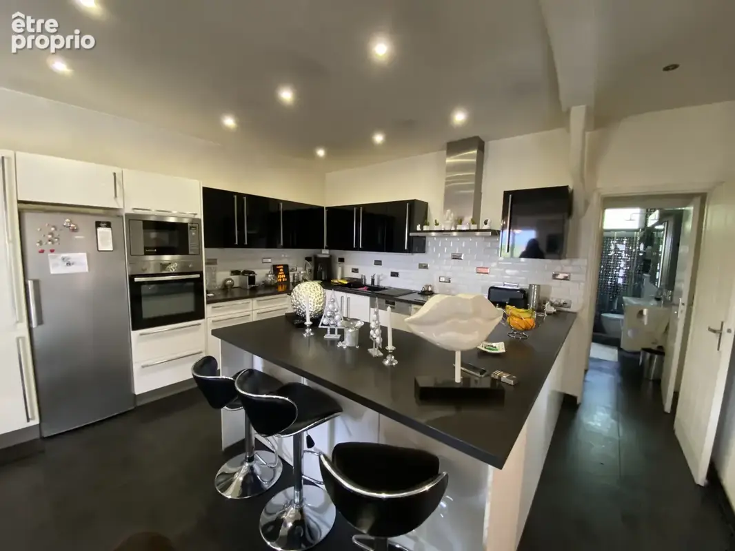 Maison familiale avec jardin   360 000 € - photo 11