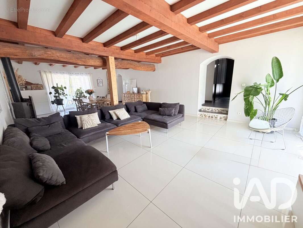 Maison 220 m² à Savas-Mepin  - photo 6