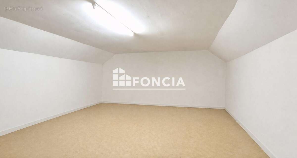 Pavillon individuel avec véranda récente et fort potentiel – Oiry - photo 9