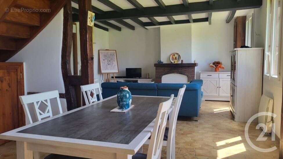 Maison à MESNIL-VERCLIVES