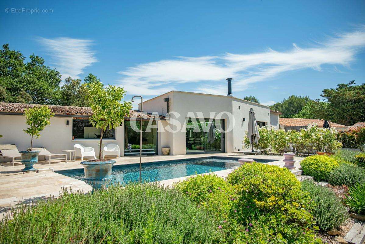Vente Maison 5 pièces de 180m² - 13760 Saint-Cannat - photo 2
