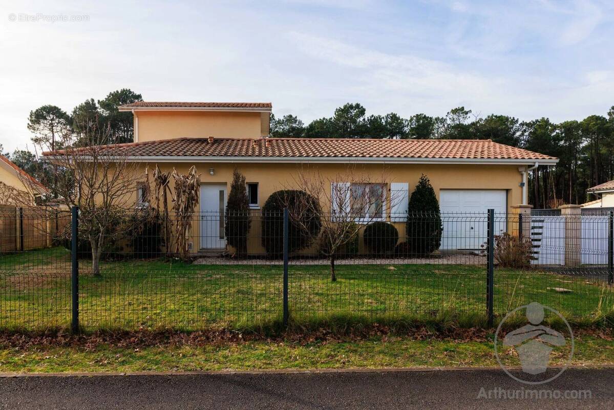 Maison à PARENTIS-EN-BORN
