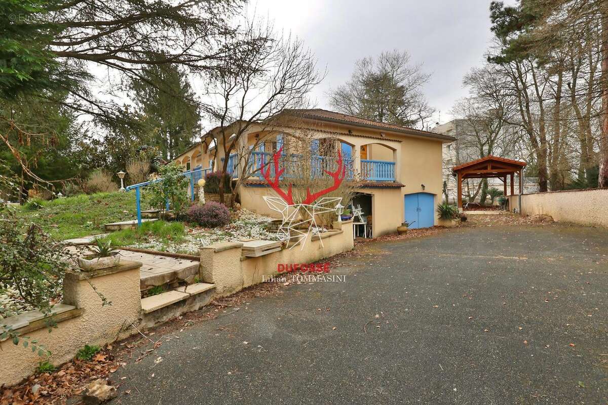 Maison à LA TOUR-DE-SALVAGNY