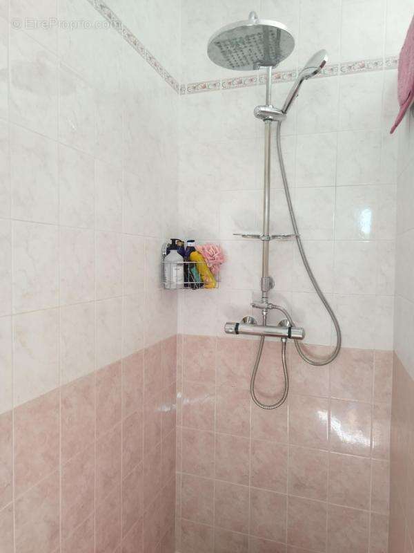 Charente, à Vars, maison de plain pied de 137 m², 4 chambres, véranda, piscine, garage et terrain clos 1002 m² - photo 11