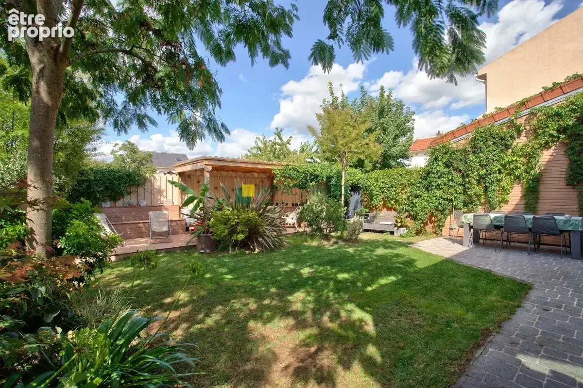 Maison familiale pleine de charme avec séjour de 37 m², jardin et pergola plein sud : un bien rare à Colombes ! - photo 4