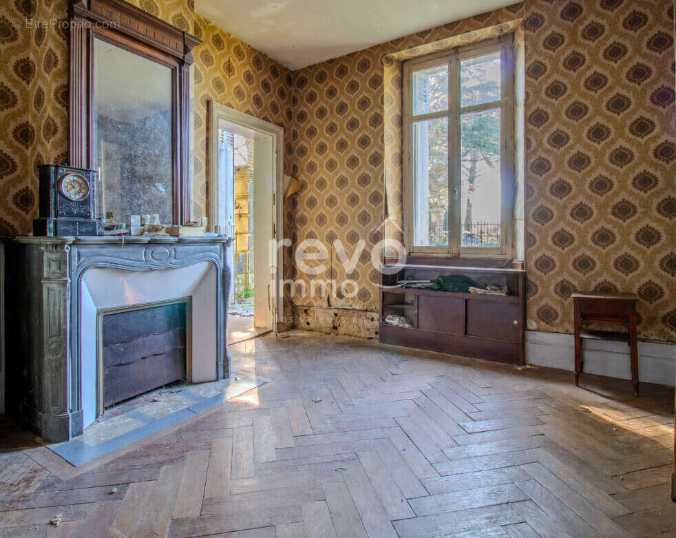 Demeure de caractère du 19ème siècle  325 m²  Fort potentiel - photo 3