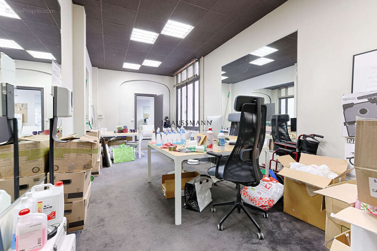 Commerce à PARIS-8E