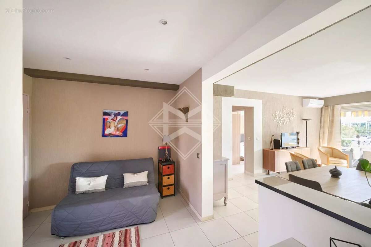 Appartement à VILLENEUVE-LOUBET