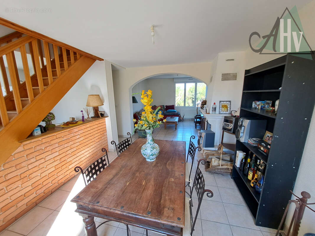 VILLEBOUGIS - Maison rénovée de 130 m2 avec 4 chambres, sous-sol et jardin. - photo 6
