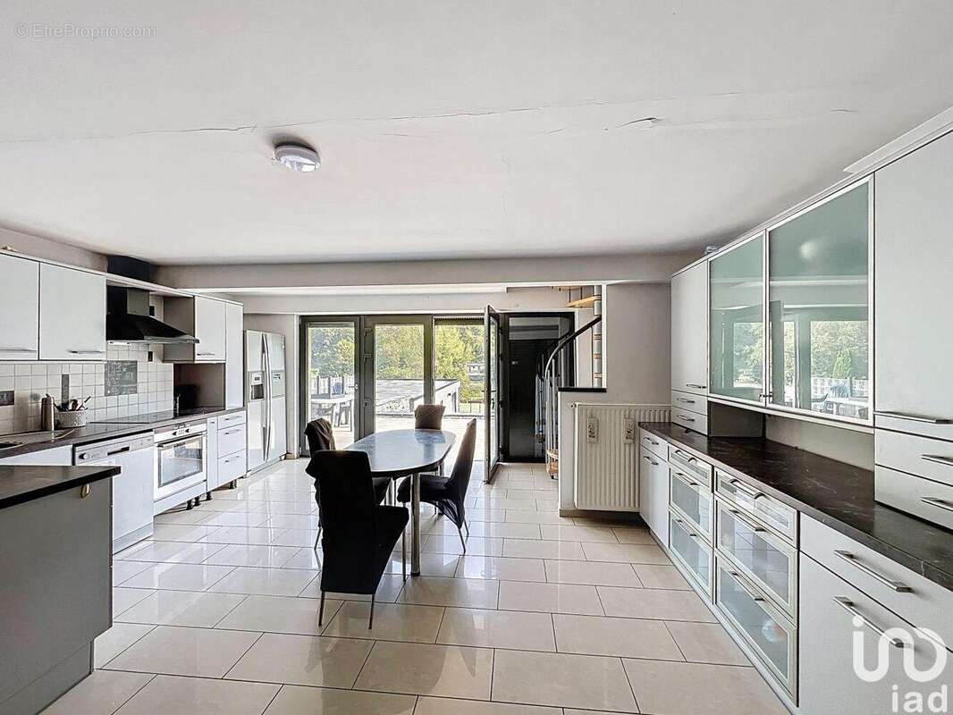 Photo 4 - Commerce à CHOOZ