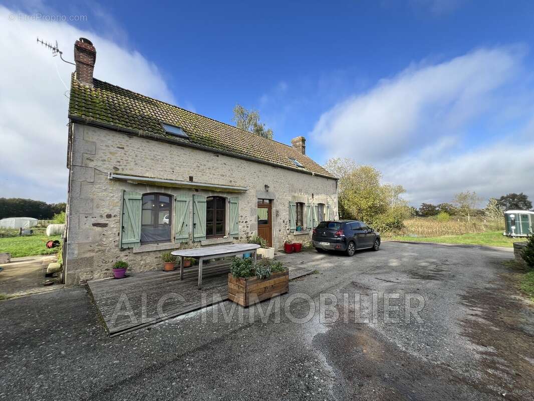 Maison à LE MELE-SUR-SARTHE
