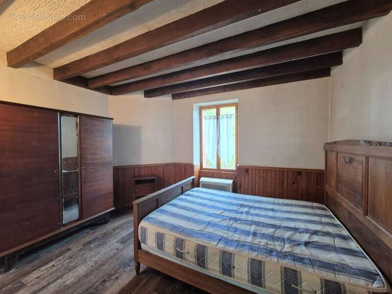 Maison à vendre 5 pièces 3 chambres  terrain 1500 m² dépendances ORSENNES (36) - photo 6