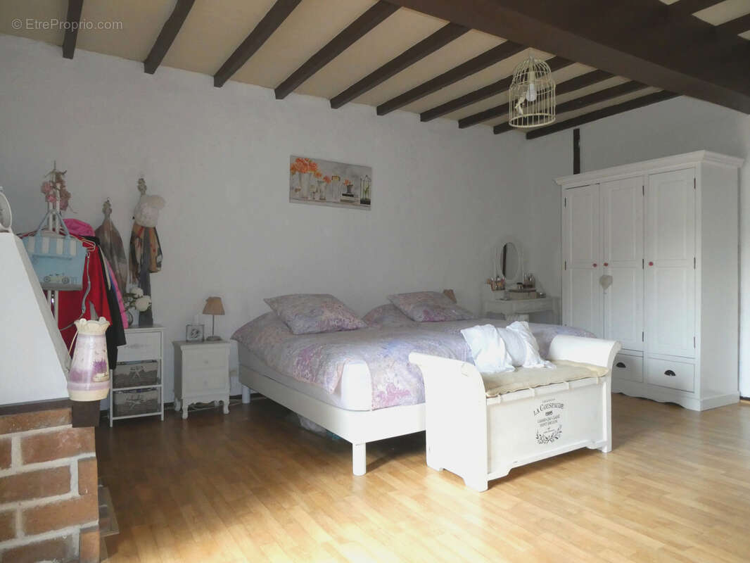 Maison à MONTROMANT