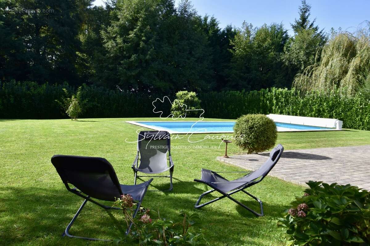 Dpt Loiret (45), à vendre SULLY SUR LOIRE Maison bourgeoise 9 pièces de 270 m² - Terrain de 2 548,00 m² - Piscine chauffée - Gar - photo 2