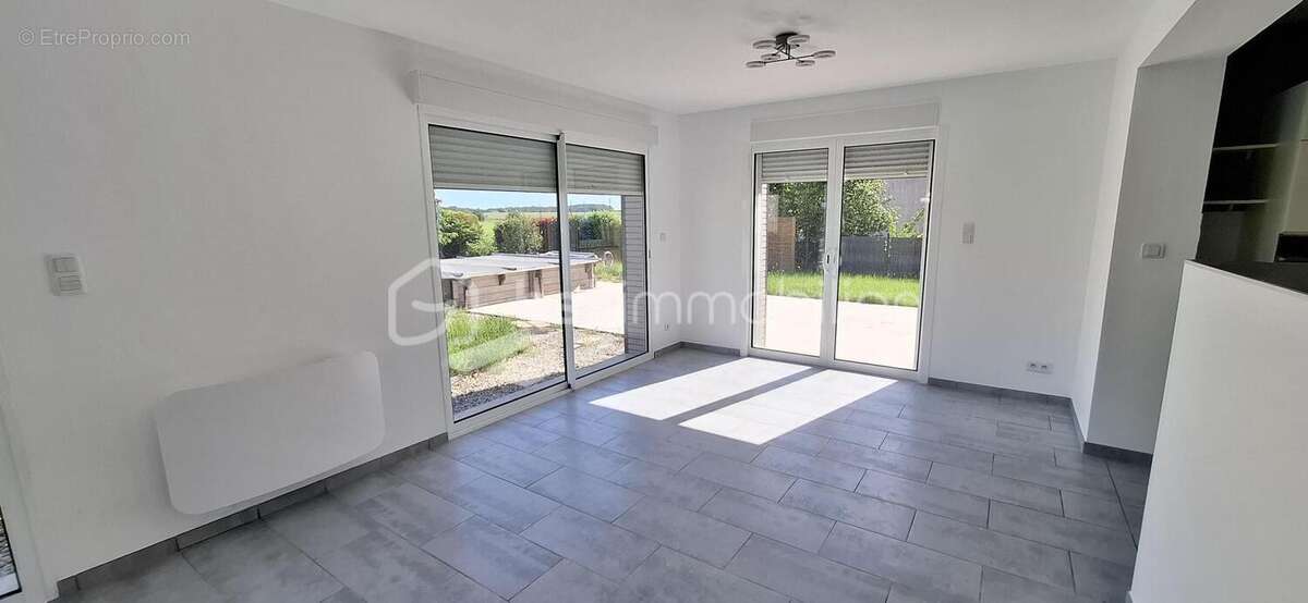 Maison moderne 5 chambres avec extension bois, piscine et grand terrain - photo 7